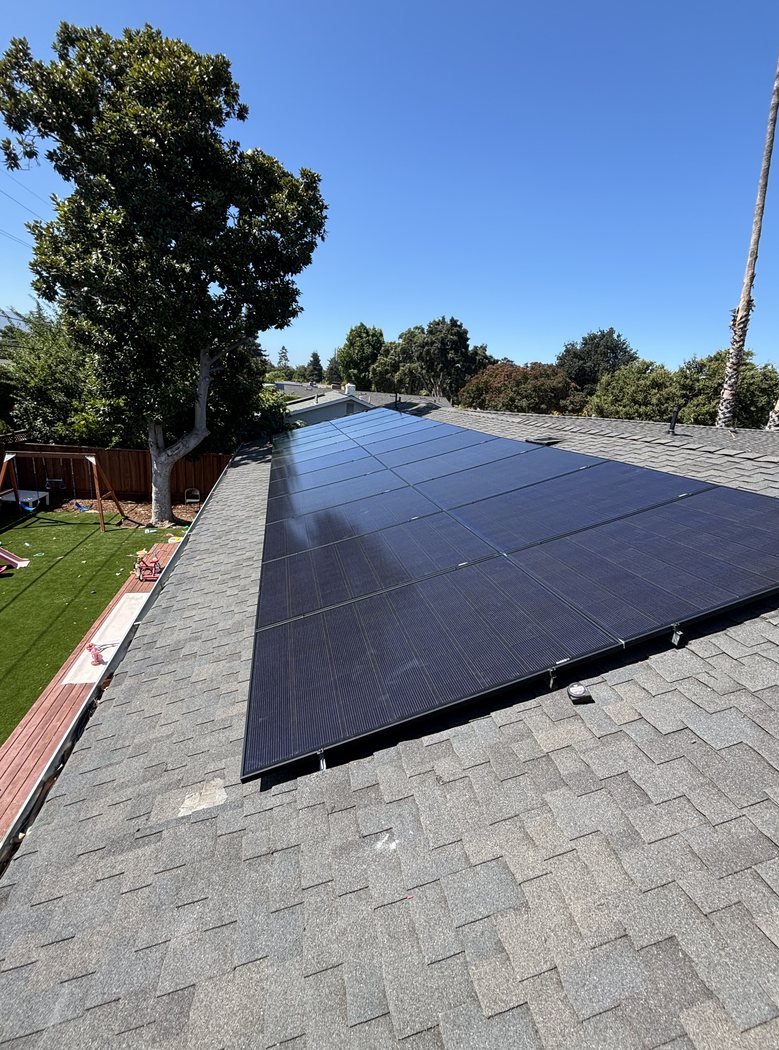 Rooftop solar array supporting solar battery backup planning
